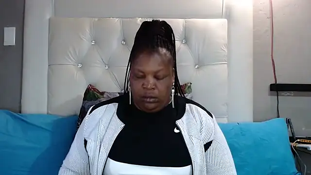 omalicha98 online show from 02-17-26, 06:00