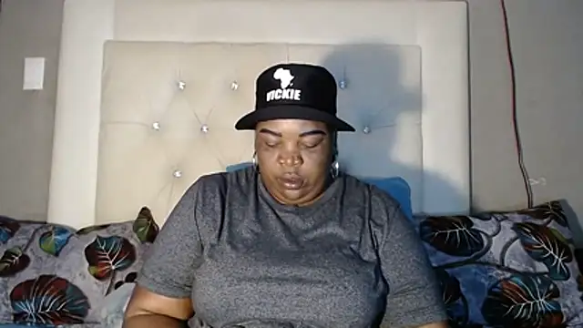 omalicha98 online show from 04-14-26, 07:13