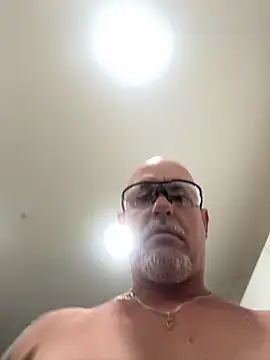 Snapshot of carlospingalinda chatting on 03-11-25, 07:35 carlospingalinda online show from 03-11-25, 07:35