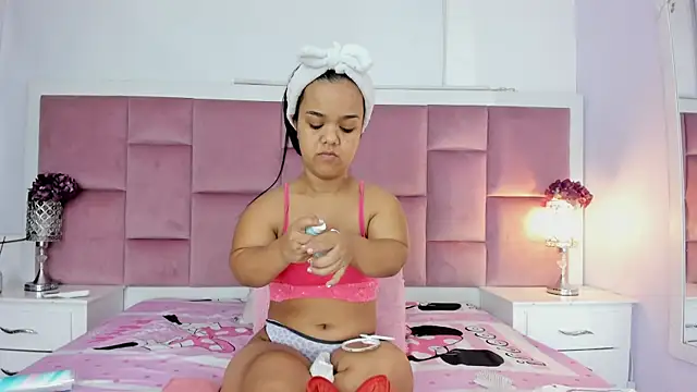 Snapshot of AnieRey chatting on 03-05-25, 12:11 AnieRey online show from 03-05-25, 12:11