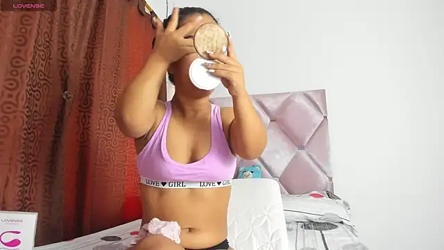 AnieRey online show from 11-29-25, 04:18