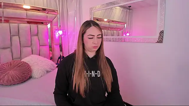 Katalina Evans online show from 11-26-25, 10:59