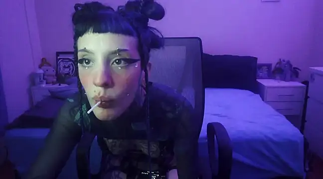 Snapshot of bad_doll_bb chatting on 03-21-25, 02:50 bad doll bb online show from 03-21-25, 02:50