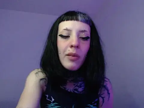 Snapshot of bad_doll_bb chatting on 10-24-25, 04:44 bad doll bb online show from 10-24-25, 04:44