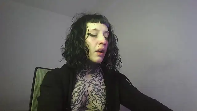 Snapshot of bad_doll_bb chatting on 09-10-25, 04:11 bad doll bb online show from 09-10-25, 04:11