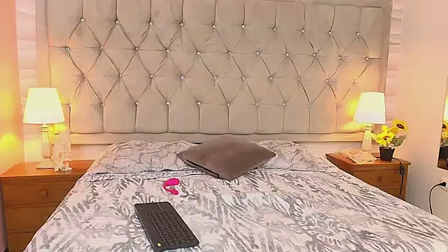 victoriapalmerfg online show from 02-15-25, 08:23