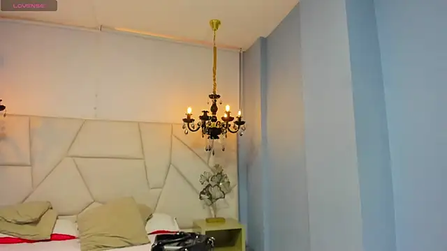 Aitana Hilton  online show from 11-24-25, 11:43