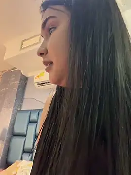 Aitana Hilton  online show from 12-17-25, 11:37