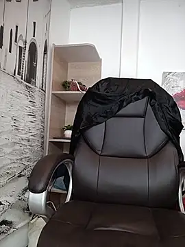 zahra Jalid online show from 11-18-25, 10:34