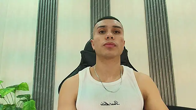 Snapshot of bruno_cavalli chatting on 07-17-26, 05:43 bruno cavalli online show from 07-17-26, 05:43