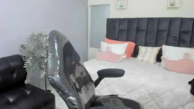 Snapshot of Morb69Erotic chatting on 01-28-25, 01:49 Morb69Erotic online show from 01-28-25, 01:49