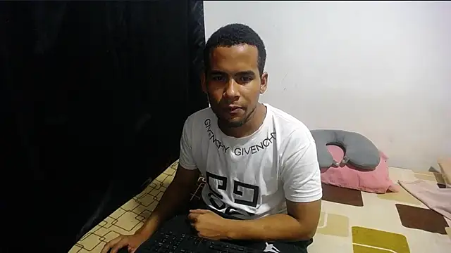 Snapshot of Morb69Erotic chatting on 01-21-25, 02:54 Morb69Erotic online show from 01-21-25, 02:54