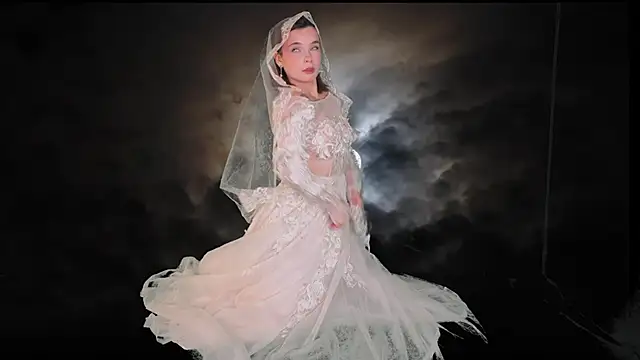 Bella Alita online show from 10-31-25, 08:05