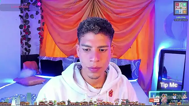 Ethan Boyy online show from 10-21-25, 08:52