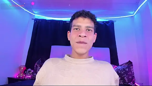 Snapshot of Ethan_Boyy chatting on 06-30-26, 03:23 Ethan Boyy online show from 06-30-26, 03:23