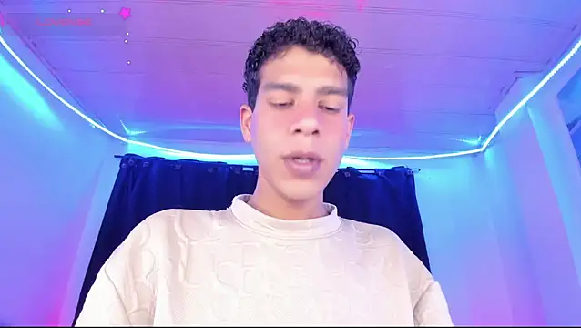 Snapshot of Ethan_Boyy chatting on 05-04-26, 08:11 Ethan Boyy online show from 05-04-26, 08:11