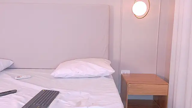 Snapshot of IsabellaPorcella chatting on 01-22-25, 02:56 IsabellaPorcella online show from 01-22-25, 02:56