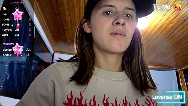 Snapshot of SexLaura_ chatting on 01-28-25, 11:17 SexLaura online show from 01-28-25, 11:17