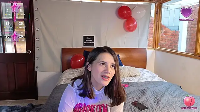 Snapshot of SexLaura_ chatting on 01-25-25, 05:51 SexLaura online show from 01-25-25, 05:51