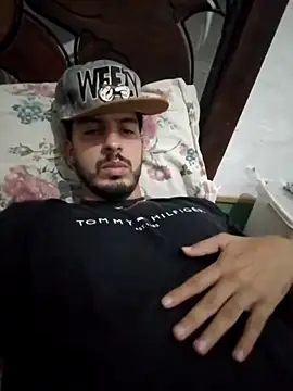 Snapshot of alejo5288 chatting on 10-11-25, 02:34 alejo5288 online show from 10-11-25, 02:34