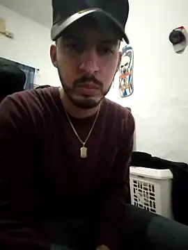 Snapshot of alejo5288 chatting on 10-22-25, 01:38 alejo5288 online show from 10-22-25, 01:38