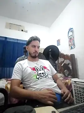 Snapshot of alejo5288 chatting on 10-01-25, 01:22 alejo5288 online show from 10-01-25, 01:22