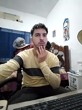 Snapshot of alejo5288 chatting on 10-13-25, 02:02 alejo5288 online show from 10-13-25, 02:02