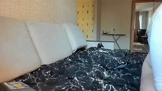 KittyMeawsX online show from 07-08-26, 12:24