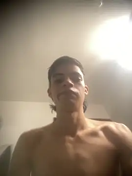 Latinos 2001 online show from 03-17-26, 03:04