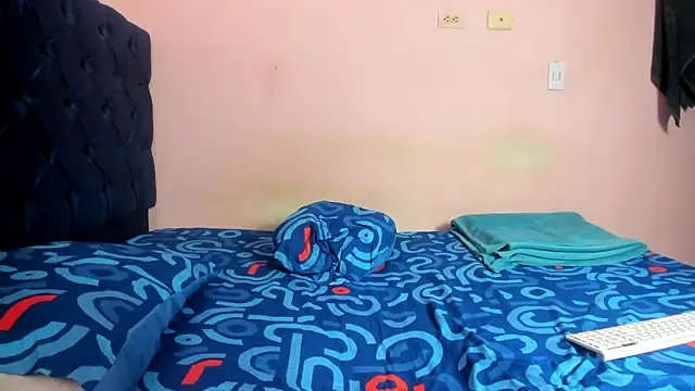 Latinos 2001 online show from 02-19-26, 04:37