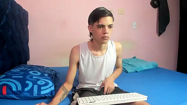 Latinos 2001 online show from 03-15-26, 04:36