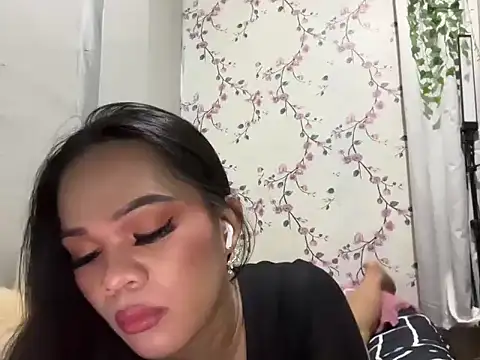 SophiaCourthaway online show from 10-28-25, 01:32