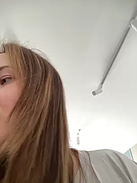 Kiss My Body online show from 05-20-26, 10:56
