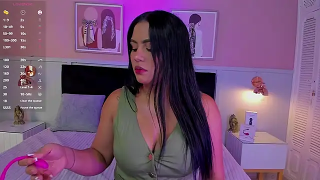 janna lopez  online show from 10-19-25, 04:48