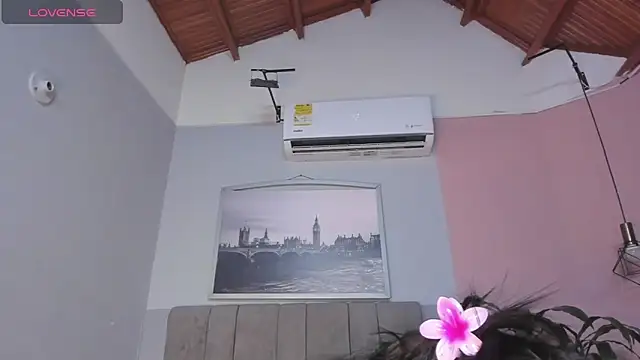 Snapshot of janna_lopez_ chatting on 11-19-25, 11:10 janna lopez online show from 11-19-25, 11:10