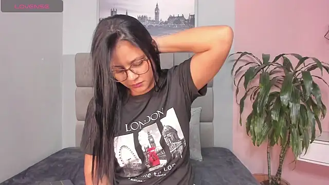 Snapshot of janna_lopez_ chatting on 11-16-25, 11:04 janna lopez online show from 11-16-25, 11:04
