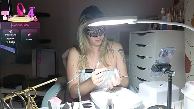 Snapshot of Megan_off chatting on 03-01-25, 10:10 Megan off online show from 03-01-25, 10:10