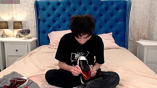 via mayer  online show from 10-25-25, 08:46