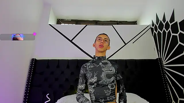 EthaanCox online show from 09-20-25, 07:19