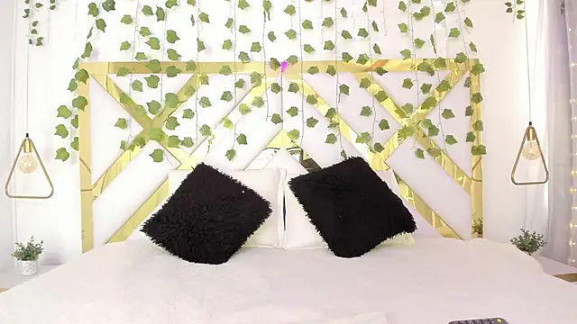 Snapshot of Christal_Golden chatting on 03-12-25, 05:07 Christal Golden online show from 03-12-25, 05:07