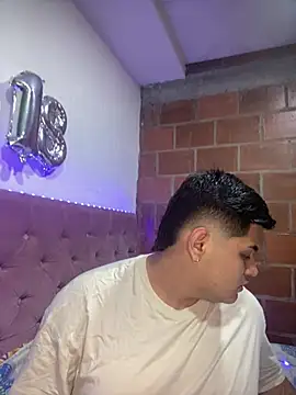 HOT BOY 18  online show from 01-16-25, 03:23