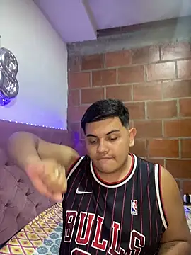 HOT BOY 18  online show from 01-15-25, 03:00