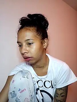 Snapshot of Miss_sparkle00 chatting on 02-02-25, 06:36 Miss sparkle00 online show from 02-02-25, 06:36
