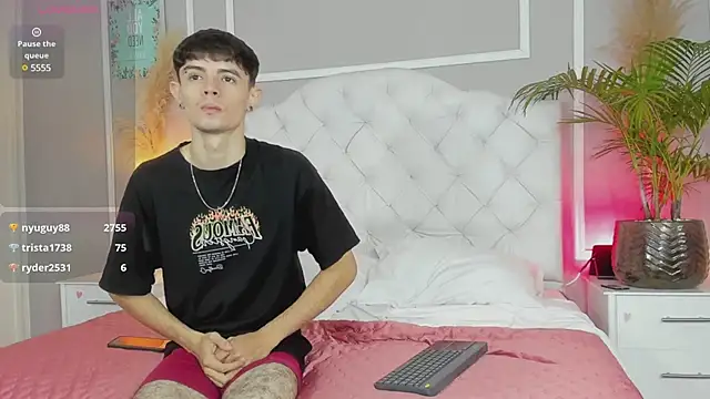 Snapshot of connor_and_angel chatting on 02-21-25, 04:05 connor and angel online show from 02-21-25, 04:05