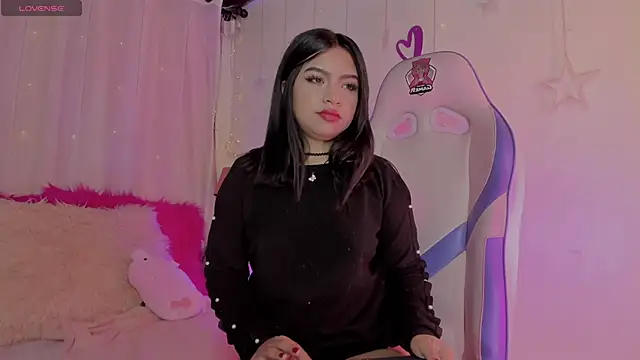 Snapshot of emma_soffia_ chatting on 03-13-25, 06:01 emma soffia  online show from 03-13-25, 06:01