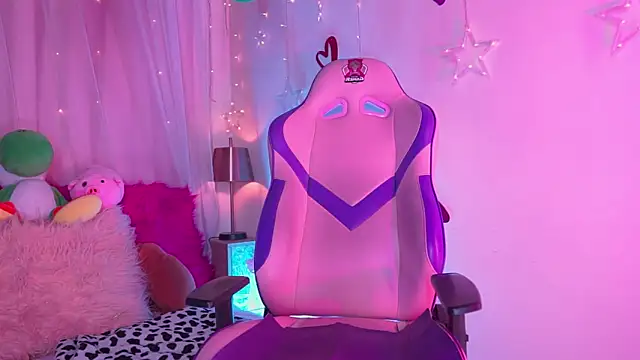 Snapshot of emma_soffia_ chatting on 03-17-25, 06:42 emma soffia  online show from 03-17-25, 06:42