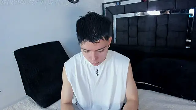 Snapshot of alanblack1 chatting on 10-25-25, 03:45 alanblack1 online show from 10-25-25, 03:45