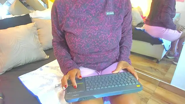 raquell moore online show from 12-22-25, 05:24