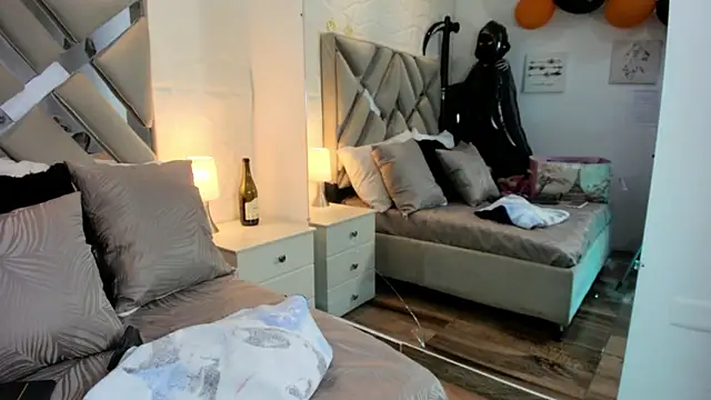 raquell moore online show from 11-03-25, 05:05