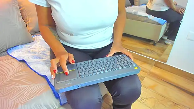 raquell moore online show from 12-15-25, 12:55